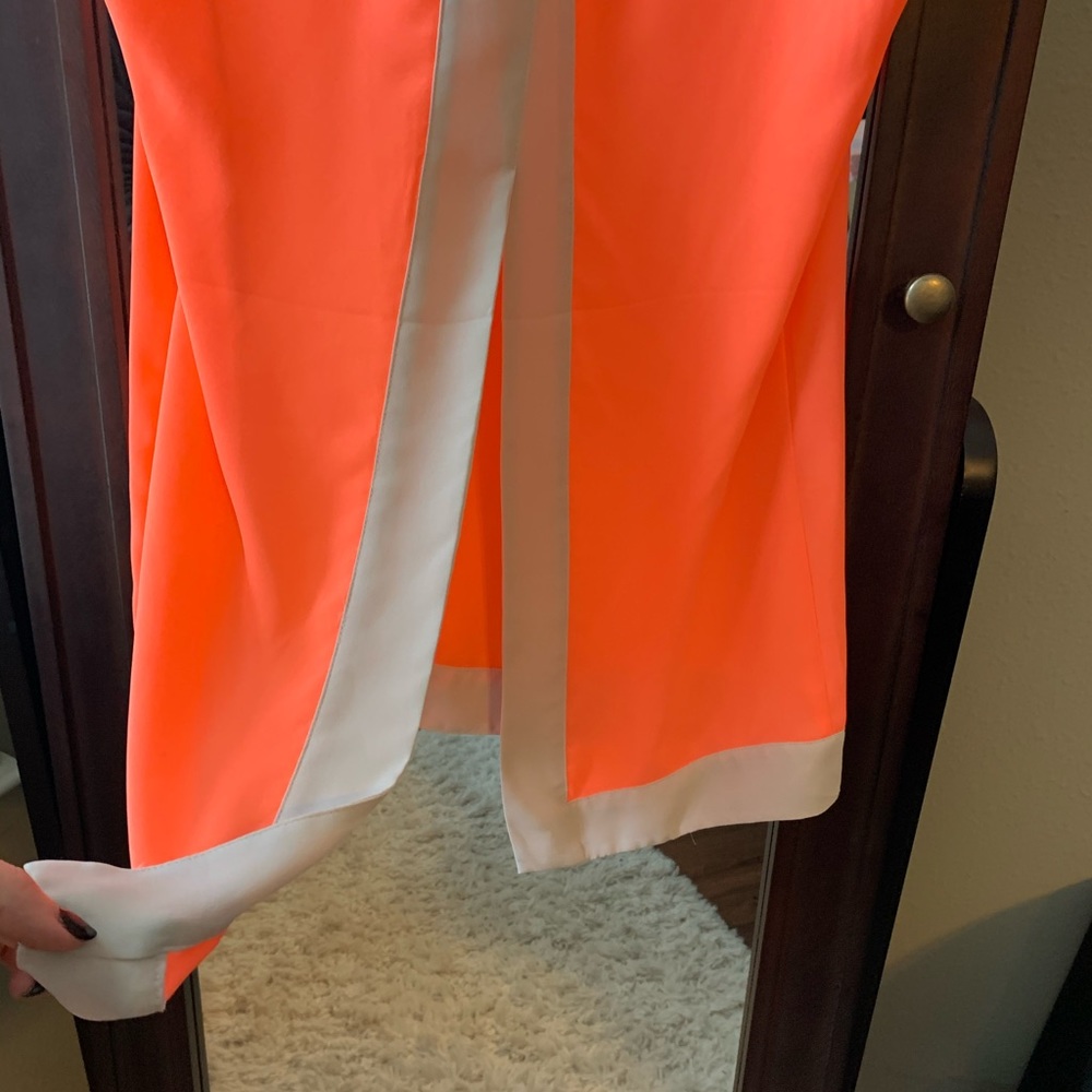Express Split Back Tank Top - Picture 3 of 5